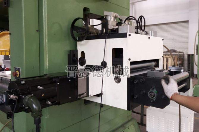 厚板NC送料機 厚板NC送料機