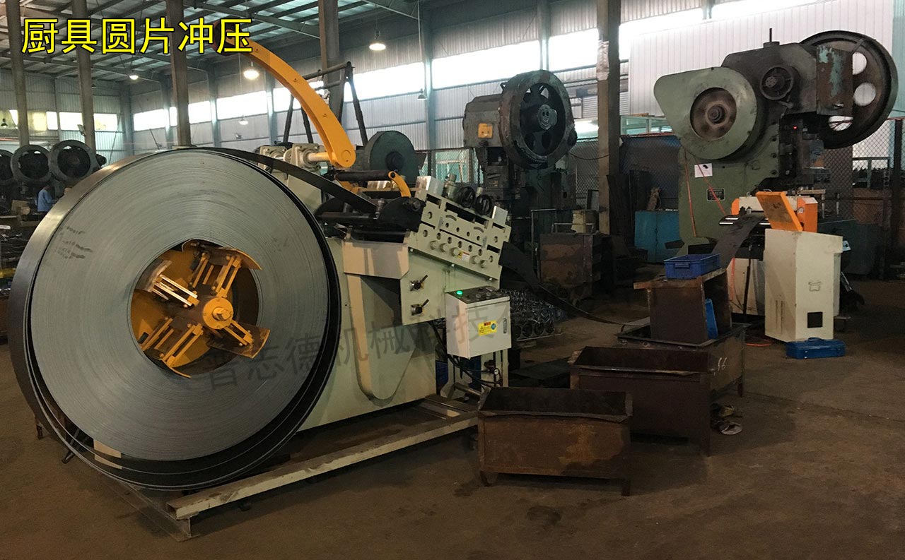 廚具圓片沖壓生產(chǎn)線,二合一數(shù)控偏擺送料機(jī)生產(chǎn)線 廚具圓片沖壓生產(chǎn)線,二合一數(shù)控偏擺送料機(jī)生產(chǎn)線