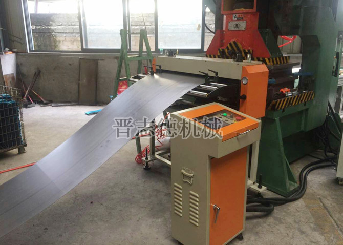 立式大電箱NC送料機 立式大電箱NC送料機