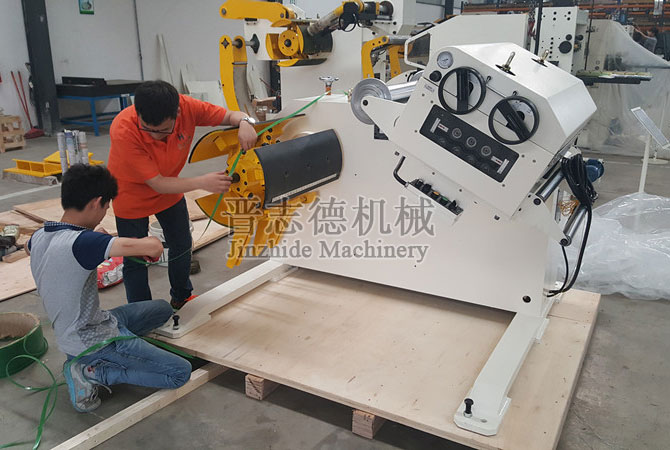 料架兼整平機(jī)裝箱 料架兼整平機(jī)裝箱