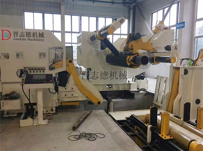 1600高張力三合一送料機 1600高張力三合一送料機