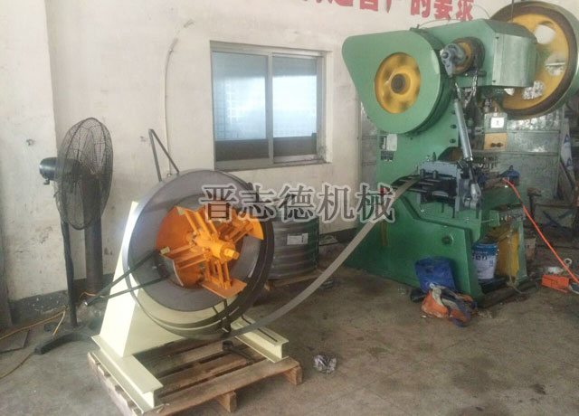 滾輪送料機配傳統沖床 滾輪送料機配傳統沖床