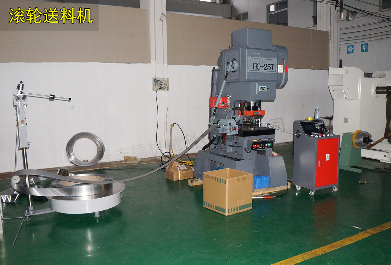 高速滾輪送料機生產裝配