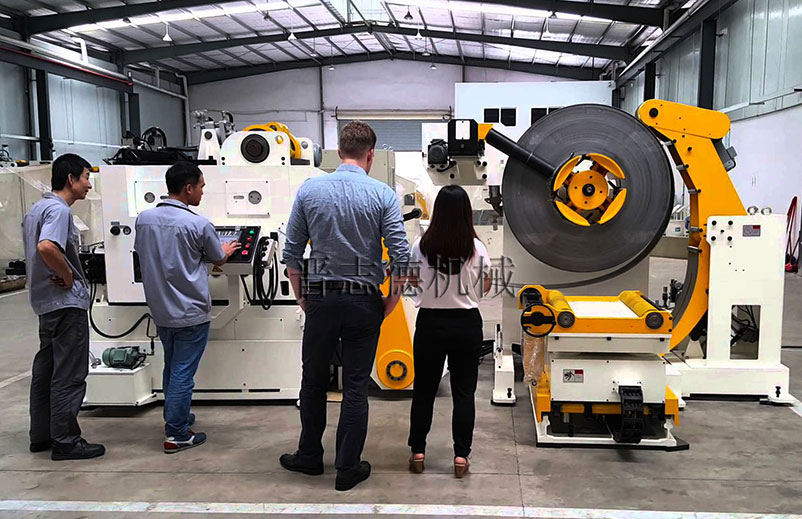 美國客戶驗收沖床送料機 美國客戶驗收沖床送料機