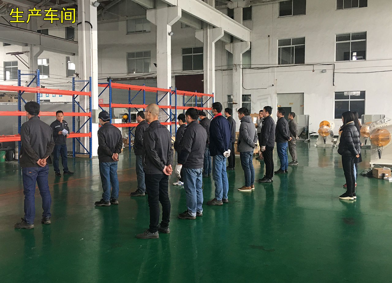 工廠發(fā)放暖心福利 工廠發(fā)放暖心福利