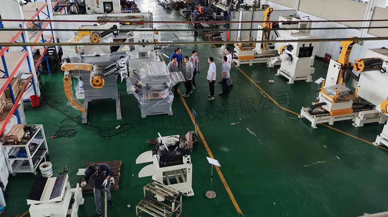 三合一送料機(jī)生產(chǎn) 三合一送料機(jī)生產(chǎn)