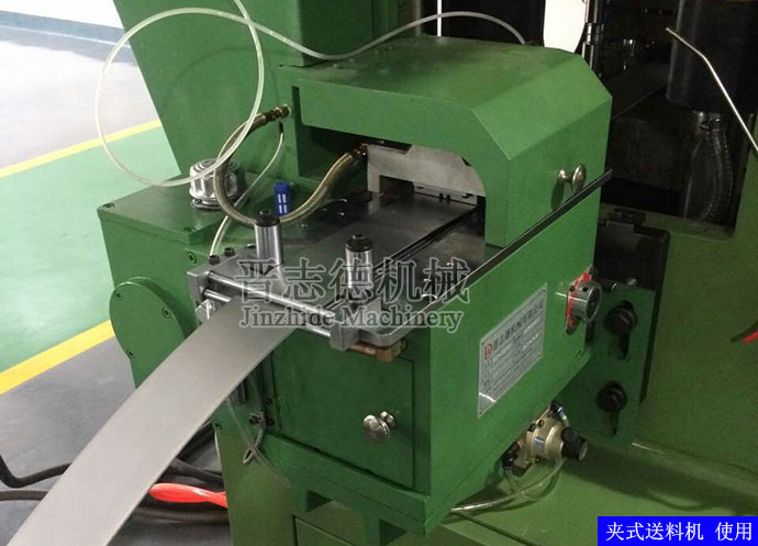 夾式送料機(jī)使用 夾式送料機(jī)使用