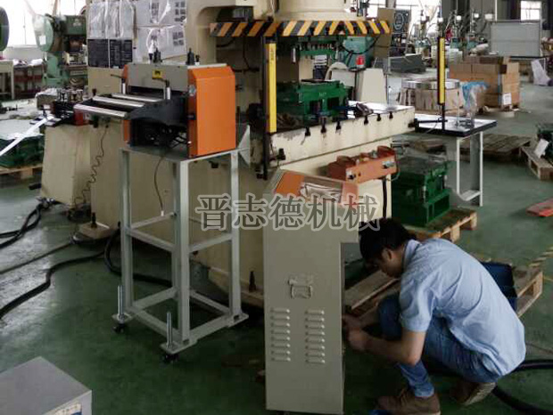 帶機架NC送料機 帶機架NC送料機