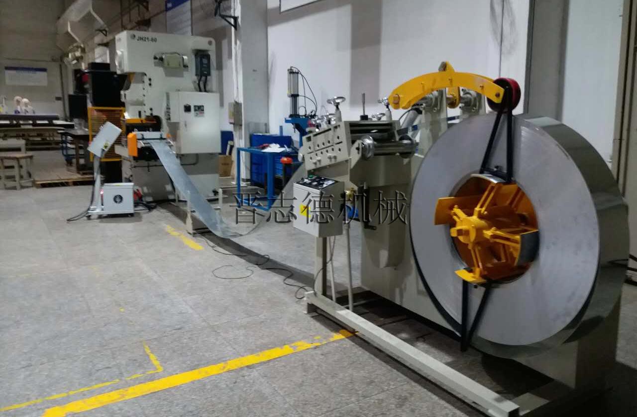 料架兼整平機配NC送料機 料架兼整平機配NC送料機