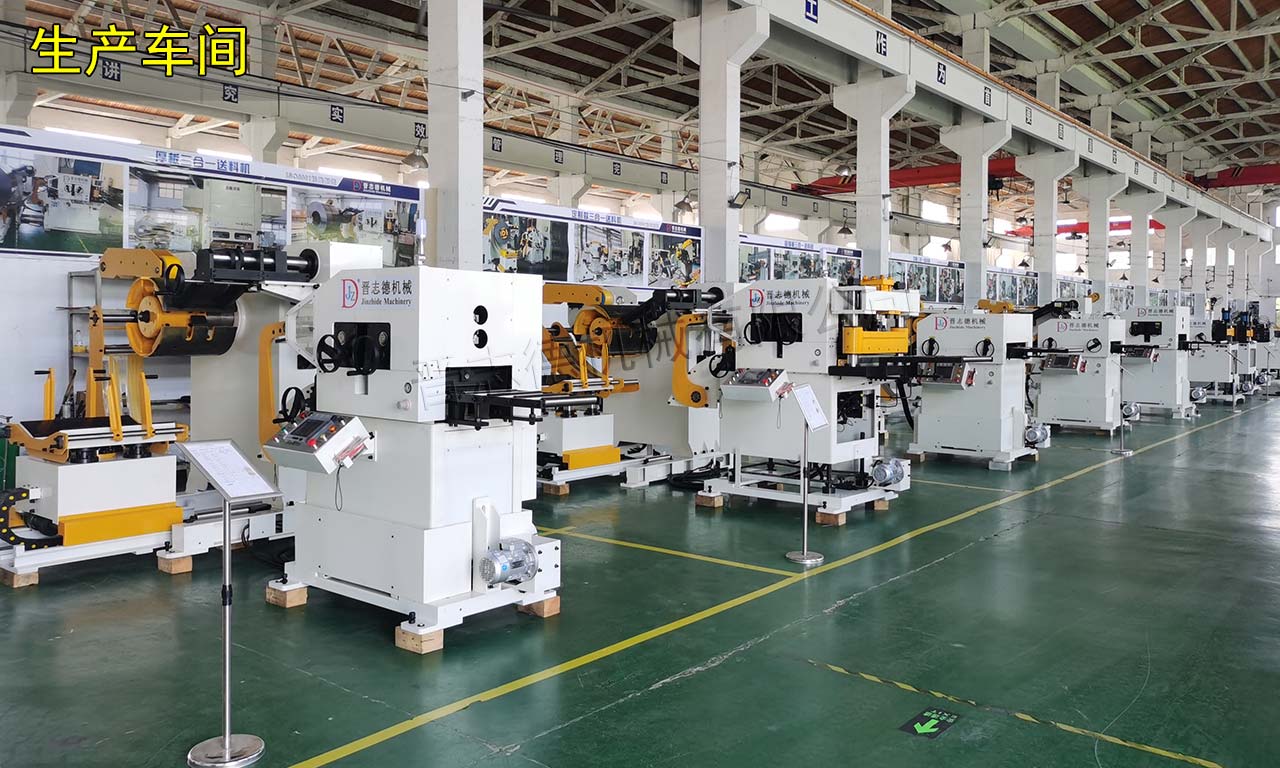 大學生考察三合一送料機 大學生考察三合一送料機