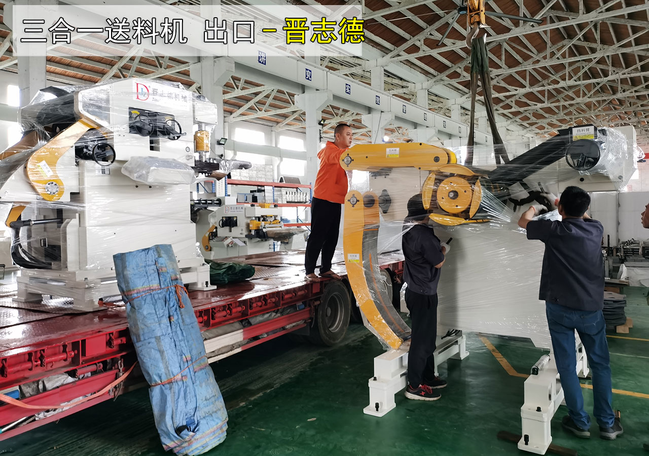 三合一送料機(jī)裝車 三合一送料機(jī)裝車