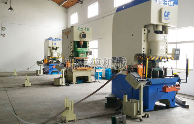 NC伺服送料機 NC伺服送料機