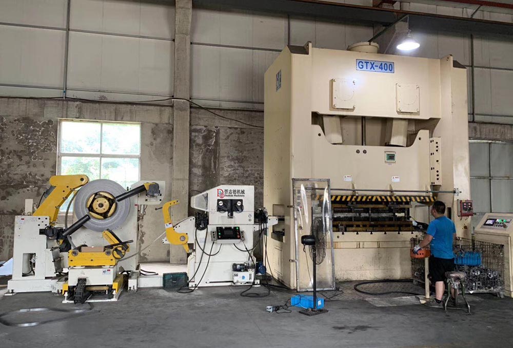 厚板三合一送料機應用,汽車盤式制動器剎車片沖壓 厚板三合一送料機應用,汽車盤式制動器剎車片沖壓