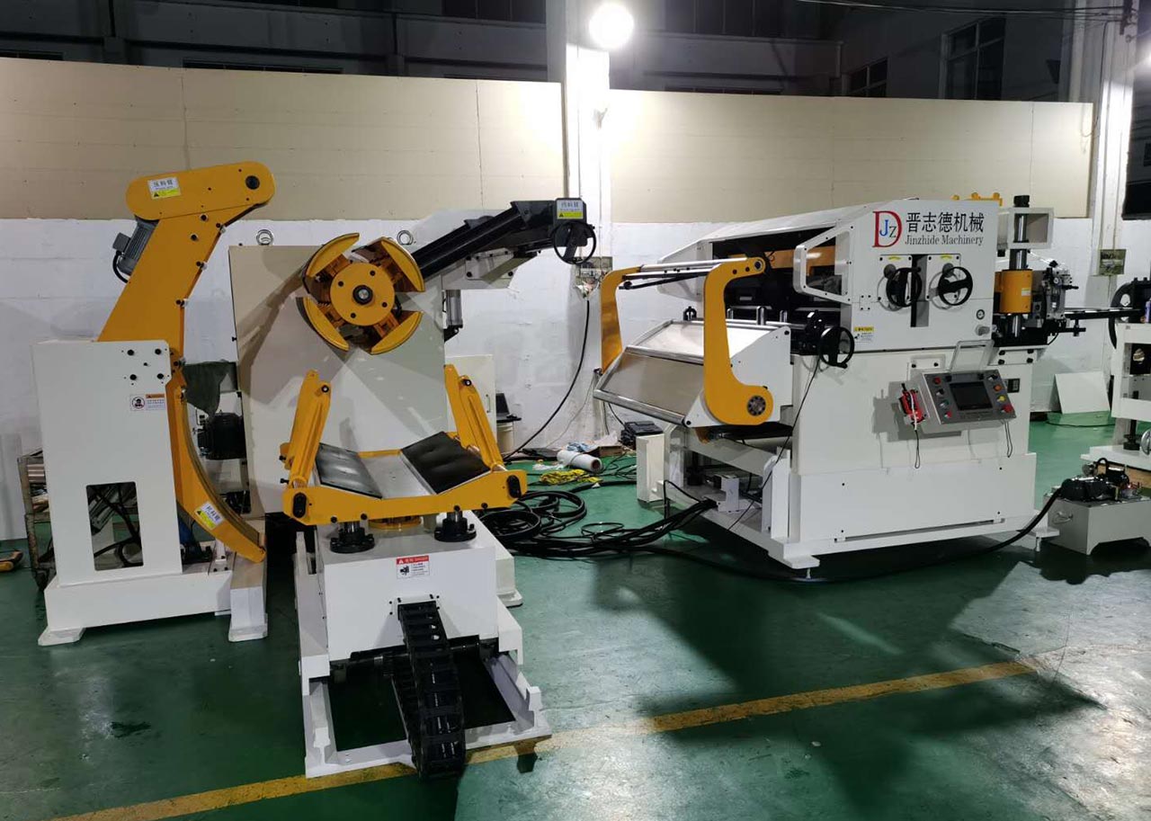 三合一送料機(jī)交付十堰東風(fēng) 三合一送料機(jī)交付十堰東風(fēng)