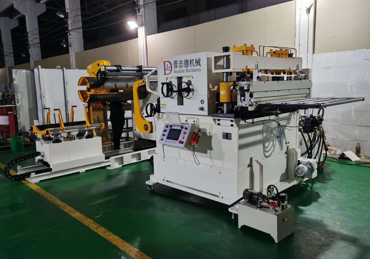 東風(fēng)汽車三合一送料機(jī) 東風(fēng)汽車三合一送料機(jī)