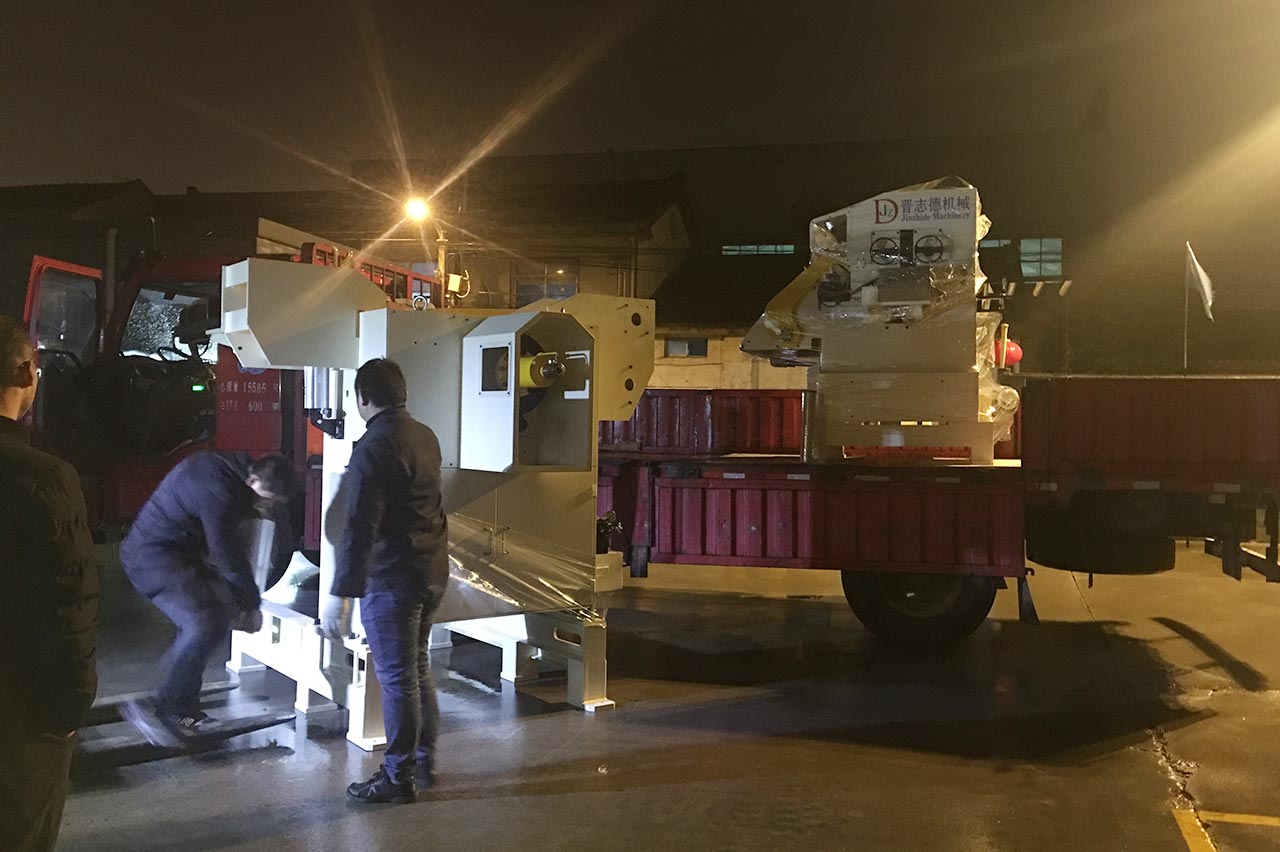 三合一送料機(jī)交付東風(fēng)汽車 三合一送料機(jī)交付東風(fēng)汽車