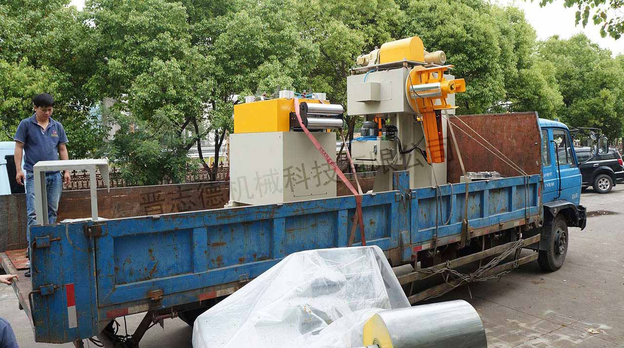 厚板高速NC送料機 厚板高速NC送料機