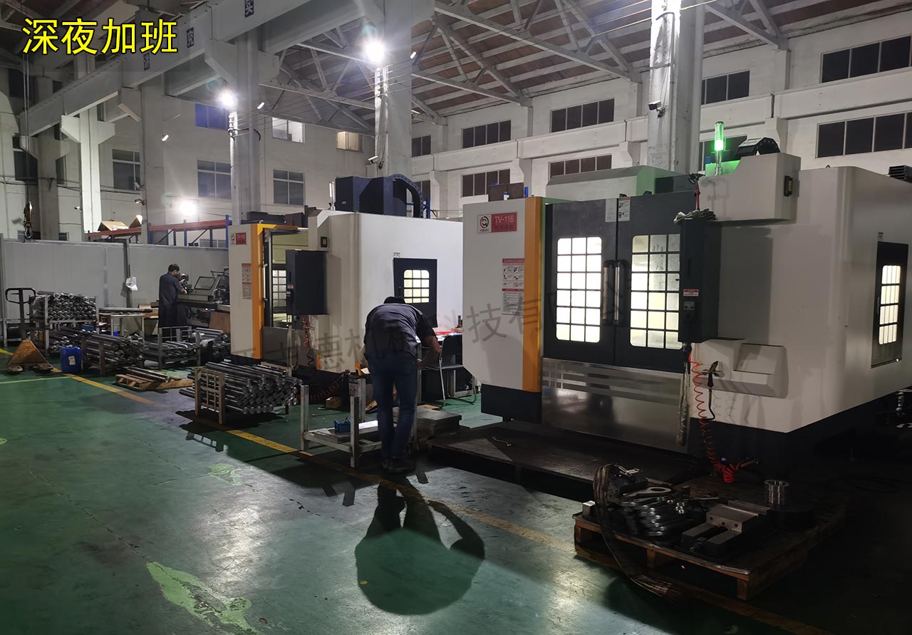 送料機深夜加班生產 送料機深夜加班生產