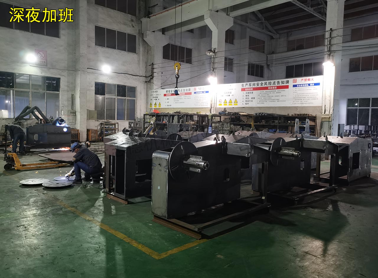 三合一送料機深夜裝配 三合一送料機深夜裝配