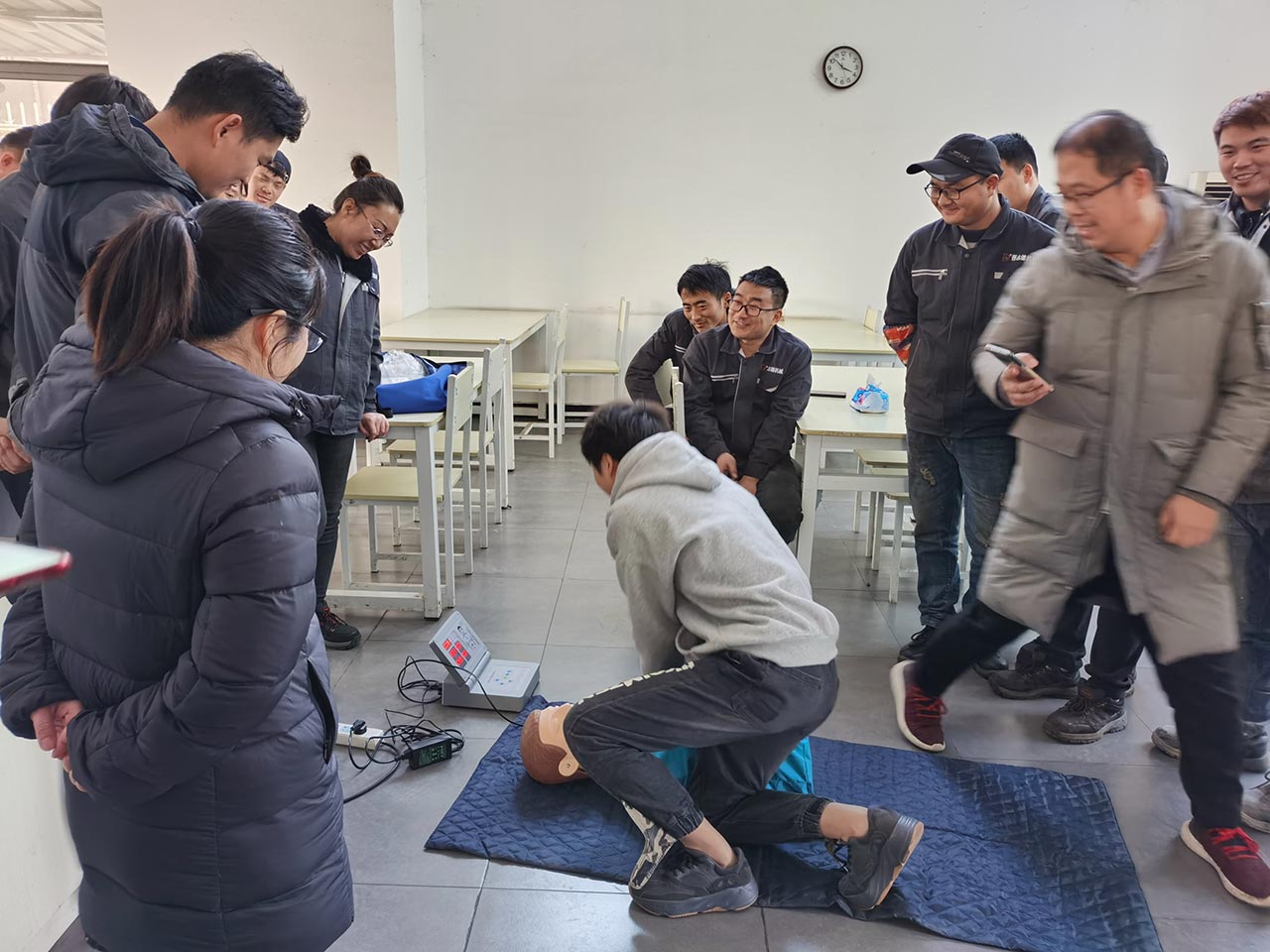 江蘇送料機(jī)廠心電復(fù)蘇演練