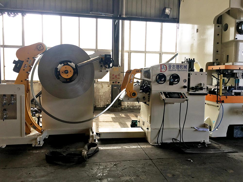 山東三合一送料機(jī)廠 山東三合一送料機(jī)廠