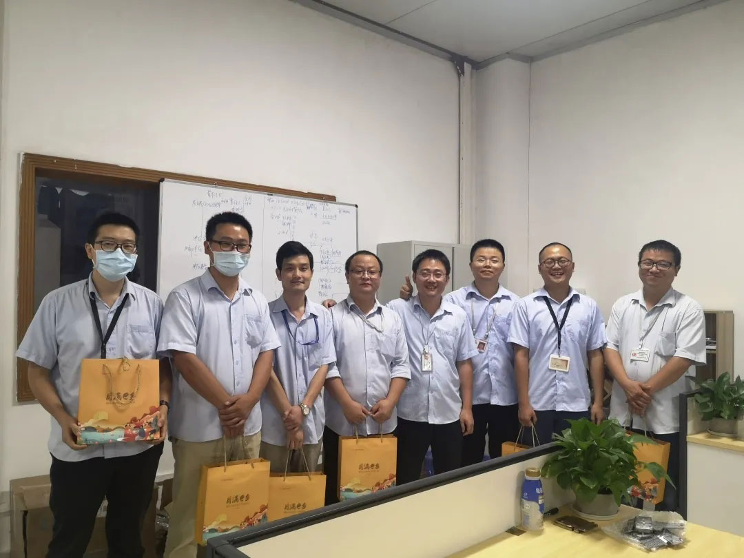 三合一送料機發放月餅 三合一送料機發放月餅