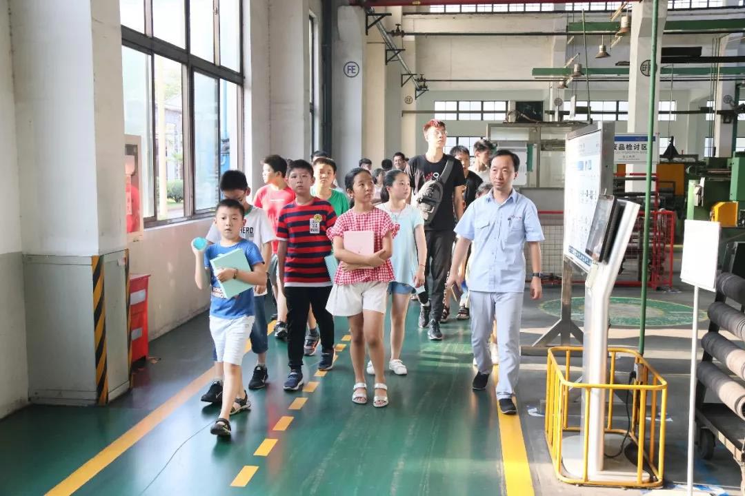 員工子女參觀三合一送料機廠家 員工子女參觀三合一送料機廠家