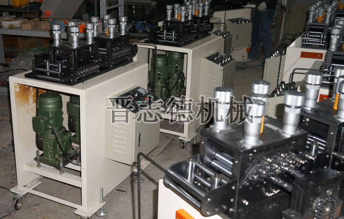 整平機(jī)、送料機(jī)生產(chǎn)一角