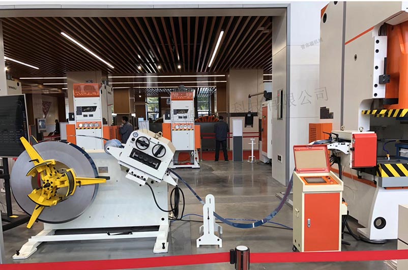 伺服送料機沖壓生產線,數控送料沖壓生產線 伺服送料機沖壓生產線,數控送料沖壓生產線