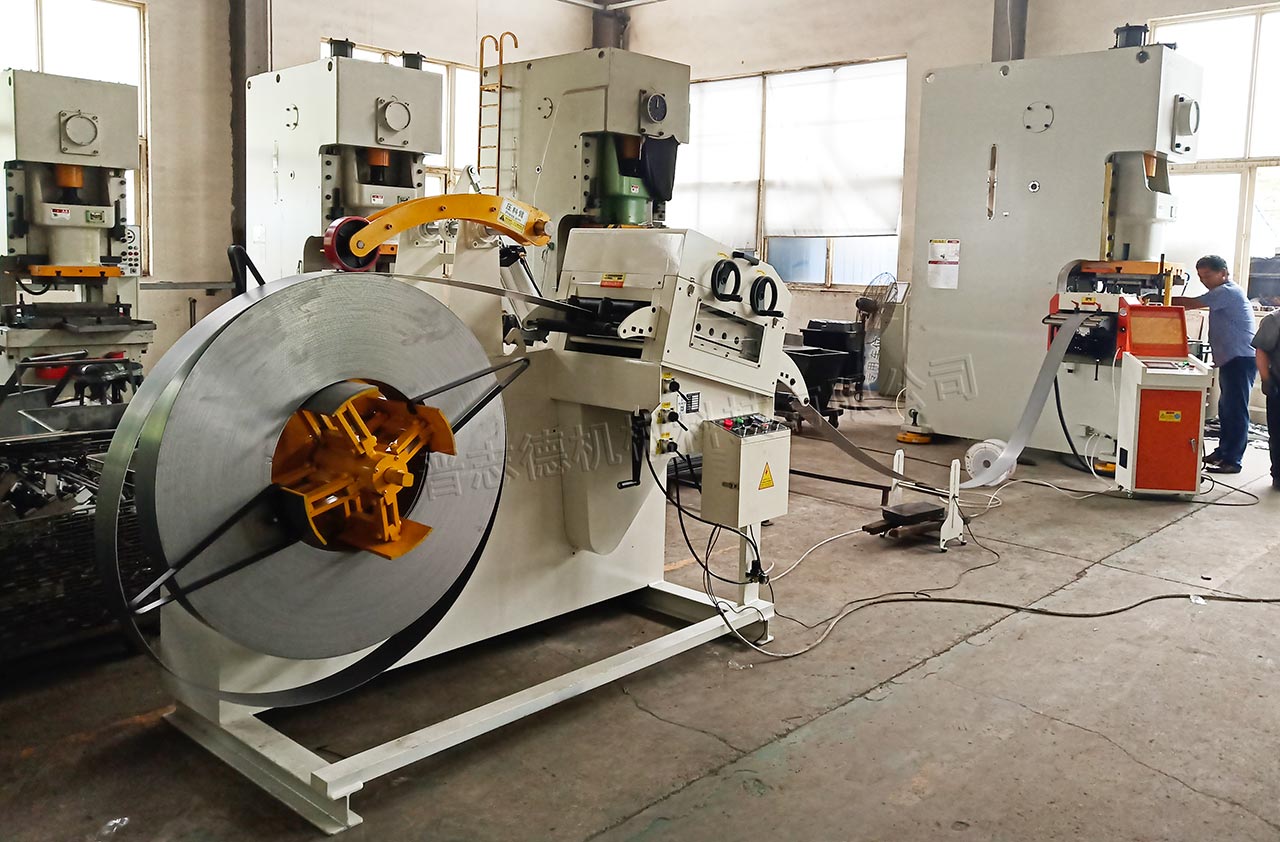 厚板料架兼整平機應(yīng)用,厚板二合一料架兼整平機使用,厚板料架兼整平機配NC送料機 厚板料架兼整平機應(yīng)用,厚板二合一料架兼整平機使用,厚板料架兼整平機配NC送料機